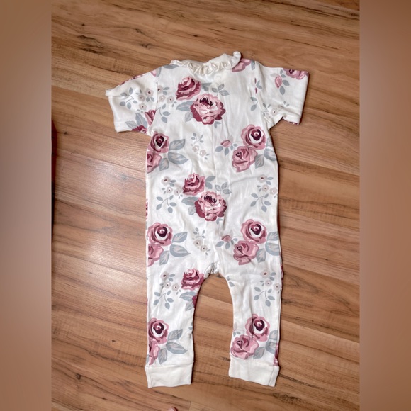 Set of 2 Long Sleeve Sleepers - Modern Moments by Gerber. Roses and Stripes. - Picture 6 of 12